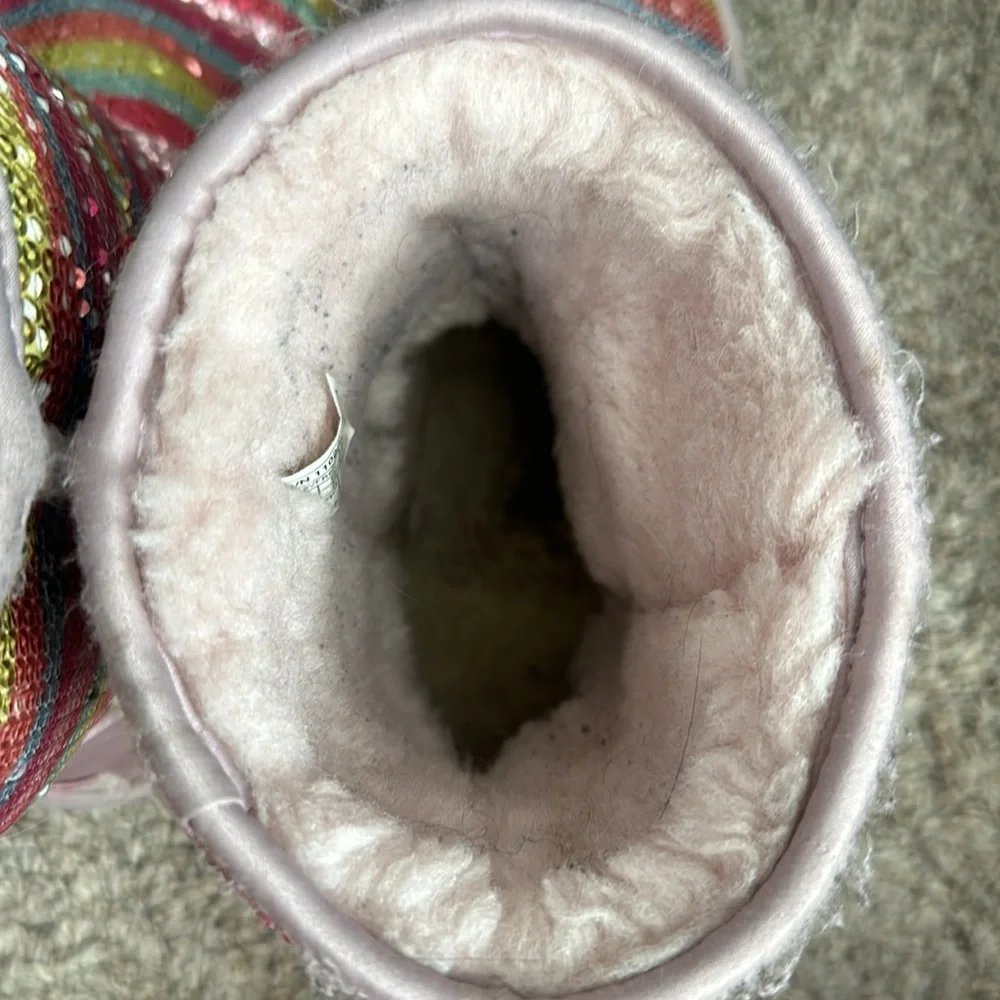 VGUC UGG Classic Short II Mural Boot sz5 - Picture 7 of 9